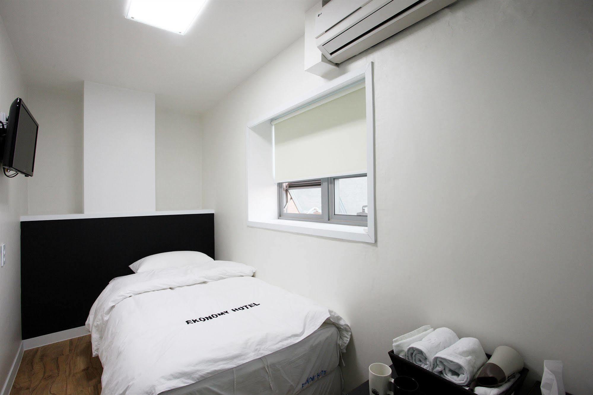 Ekonomy Hotel Myeongdong Central Seul Exterior foto