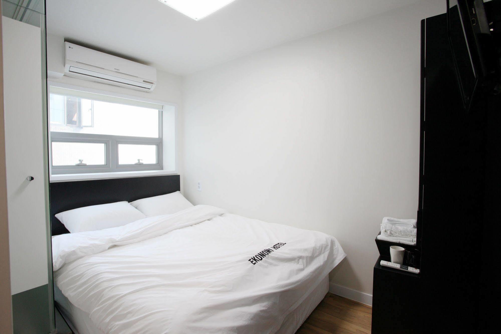 Ekonomy Hotel Myeongdong Central Seul Exterior foto