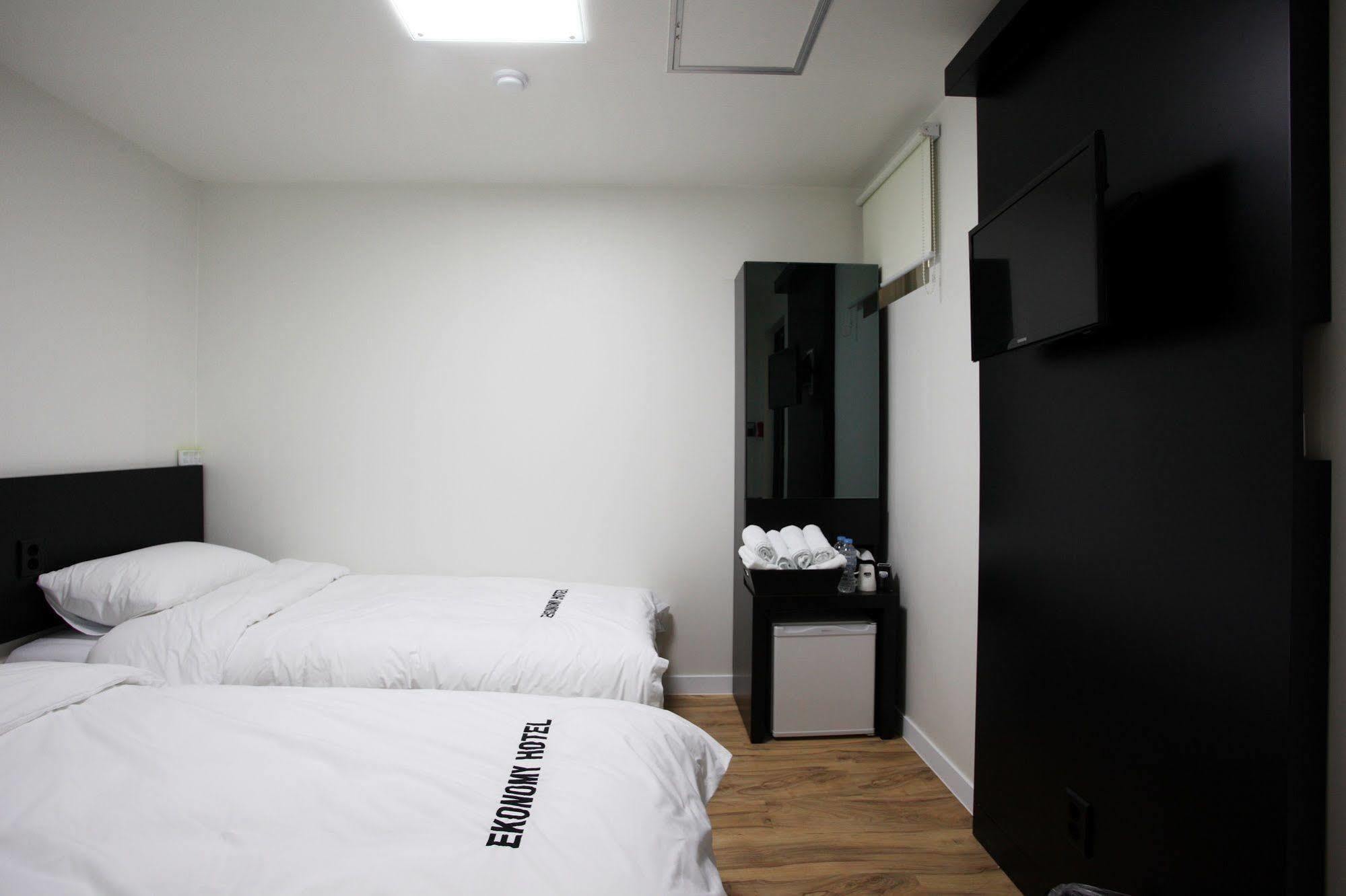 Ekonomy Hotel Myeongdong Central Seul Exterior foto