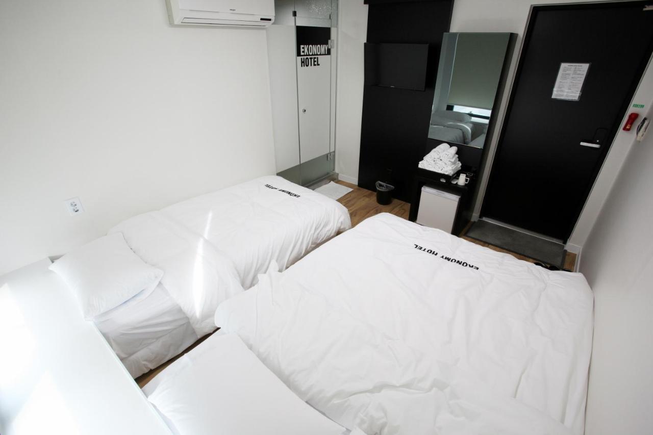 Ekonomy Hotel Myeongdong Central Seul Exterior foto
